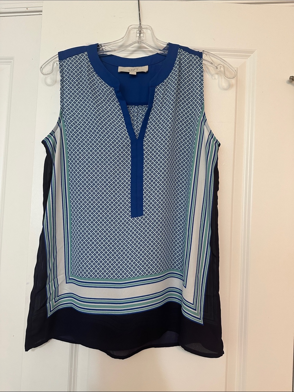 Sz XS Loft scarf print tank top features geometric pattern with a V-neck design